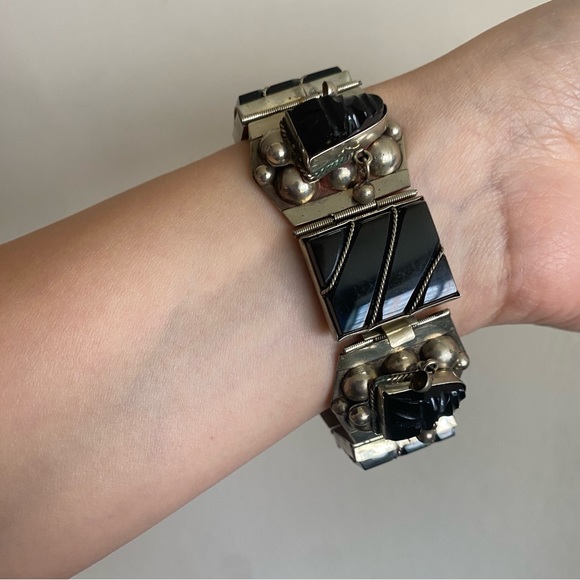 Vintage Boho Silver Tone Bracelet with Geometric Black Stones - Picture 5 of 5